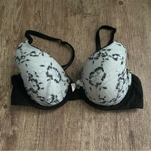 Victoria's Secret Body By Victoria Lined Perfect Coverage Bra Size 34C